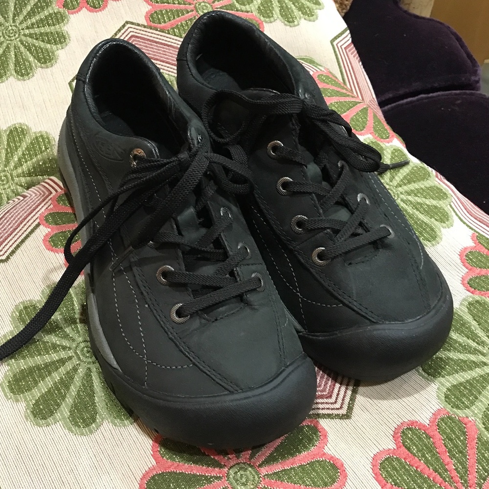 KEEN leather waterproof shoes black hiking